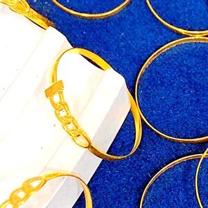 18k Saudi Gold Ring Real Gold Pawnable Ring Size 8 Only